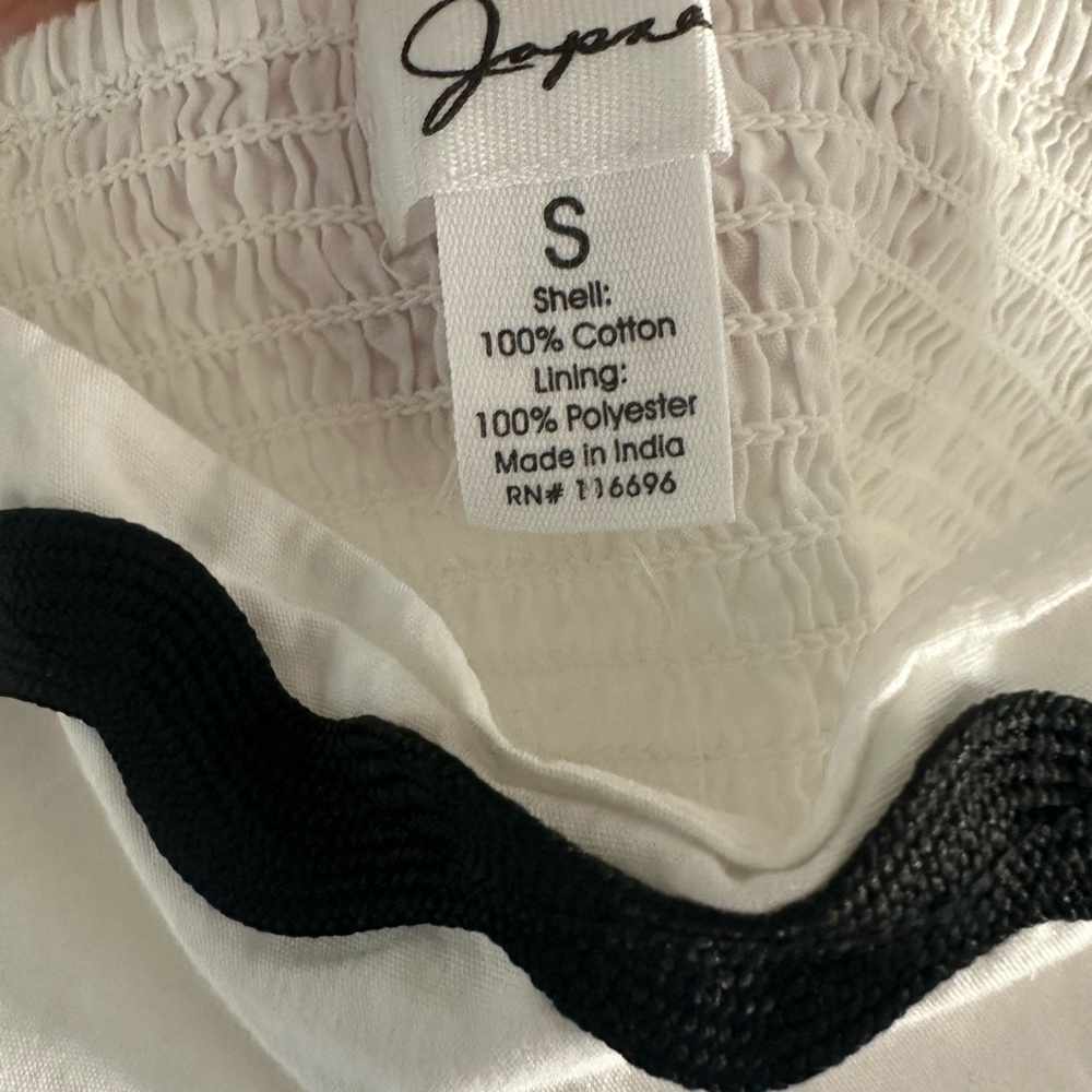 🌻 NWT Wavy Black & White Crop Top 🌻 - Picture 3 of 4